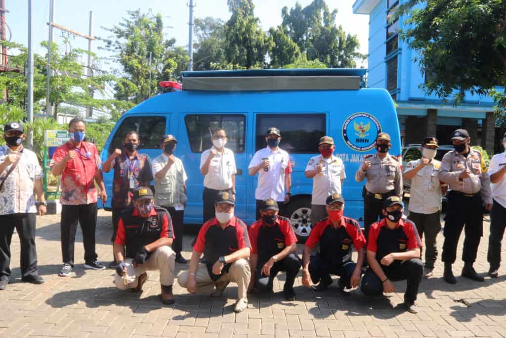 Sosialisasi P4GN dan Pembagian Masker Dalam Operasi Kedisiplinan PSBB & Bekerjasama dengan Kelurahan Pondok Ranggon, Satpol PP, serta FKDMI. Sosialisasi P4GN dan Pembagian Masker Dalam Operasi Kedisiplinan PSBB & Bekerjasama dengan Kelurahan Pondok Ranggon, Satpol PP, serta FKDMI.