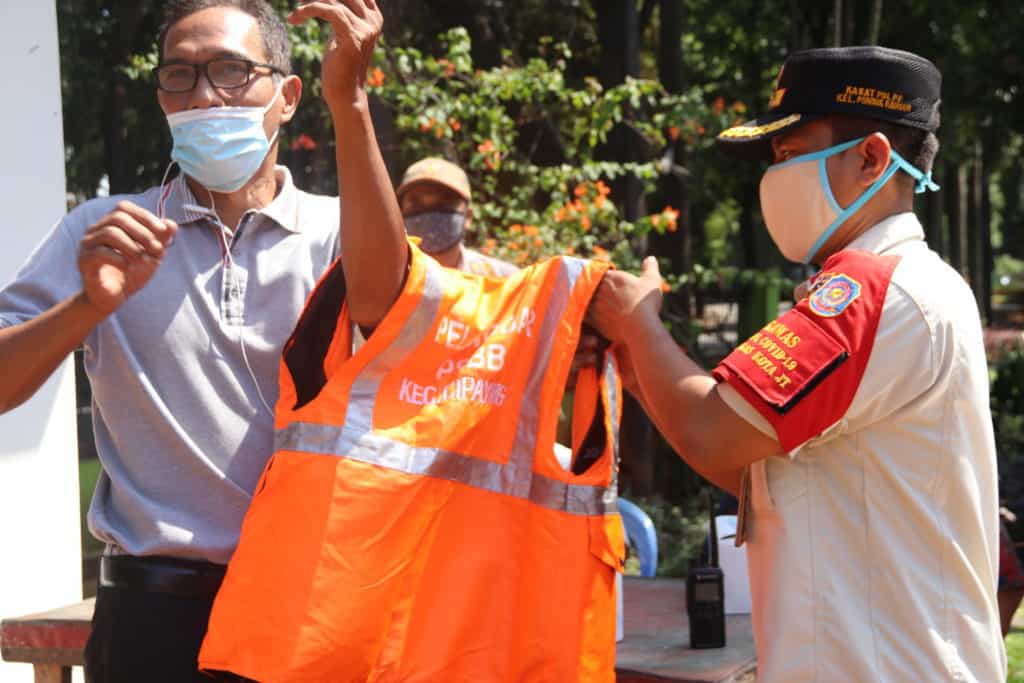 Sosialisasi P4GN dan Pembagian Masker Dalam Operasi Kedisiplinan PSBB & Bekerjasama dengan Kelurahan Pondok Ranggon, Satpol PP, serta FKDMI.