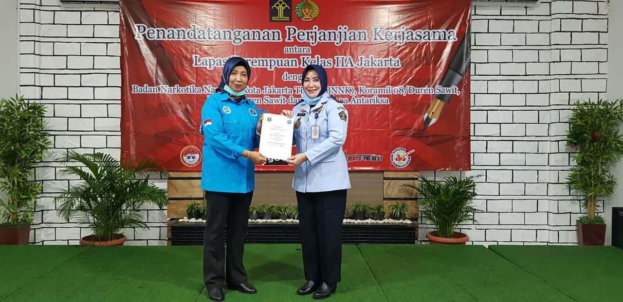 Penandatanganan Perjanjian Kerjasama Antara Lapas Perempuan Kelas IIA dengan BNN Kota Jakarta Timur Penandatanganan Perjanjian Kerjasama Antara Lapas Perempuan Kelas IIA dengan BNN Kota Jakarta Timur