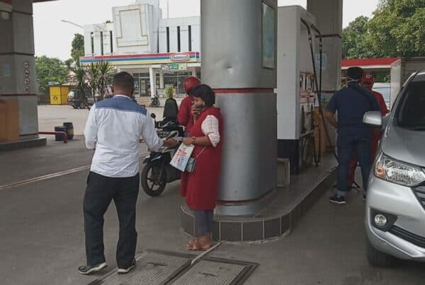 P4GN dalam Sosialisasi Mobil Keliling & Pembagian Masker di Halaman parkir SPBU Cakung Barat Jakarta Timur P4GN dalam Sosialisasi Mobil Keliling & Pembagian Masker di Halaman parkir SPBU Cakung Barat Jakarta Timur
