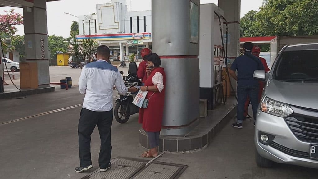 P4GN dalam Sosialisasi Mobil Keliling & Pembagian Masker di Halaman parkir SPBU Cakung Barat Jakarta Timur P4GN dalam Sosialisasi Mobil Keliling & Pembagian Masker di Halaman parkir SPBU Cakung Barat Jakarta Timur