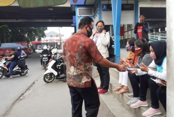 KIE P4GN dalam Sosialisasi Mobil Keliling & Pembagian Masker di Halaman Parkir Stasiun Cakung Jakarta Timur KIE P4GN dalam Sosialisasi Mobil Keliling & Pembagian Masker di Halaman Parkir Stasiun Cakung Jakarta Timur