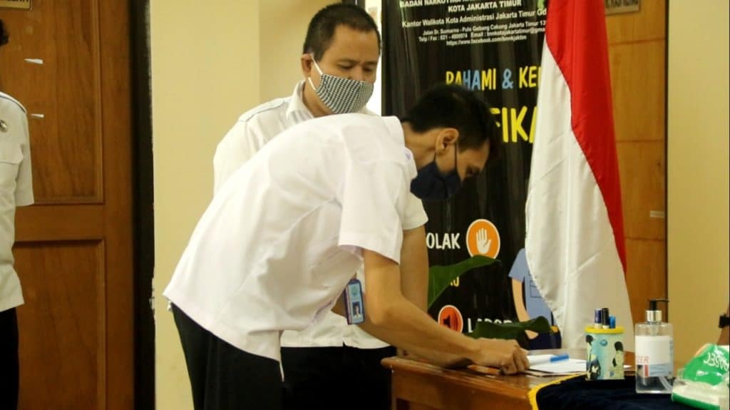 Pencanangan Zona Integritas dan Komitmen Bersama Dalam Pembangunan ZI di Lingkungan BNN Kota Jakarta Timur Pencanangan Zona Integritas dan Komitmen Bersama Dalam Pembangunan ZI di Lingkungan BNN Kota Jakarta Timur