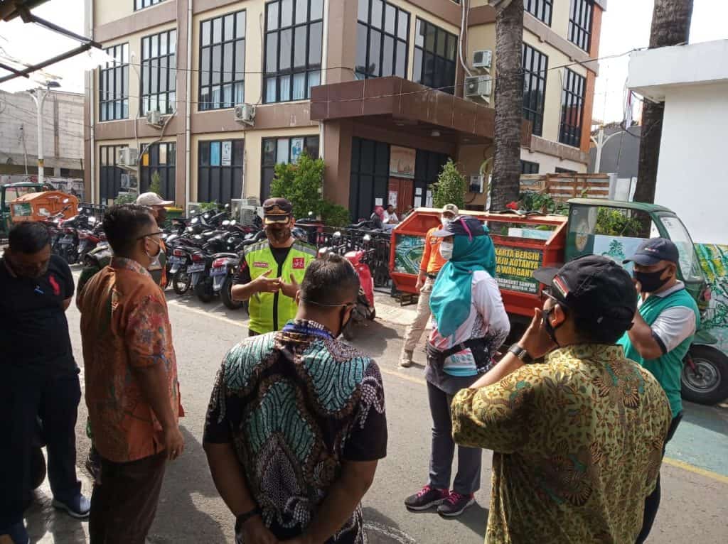 Sosialisasi P4GN dan Pembagian Masker, Bekerja Sama dengan Kelurahan Kayu Putih dalam Operasi Kedisplinan PSBB Sosialisasi P4GN dan Pembagian Masker, Bekerja Sama dengan Kelurahan Kayu Putih dalam Operasi Kedisplinan PSBB
