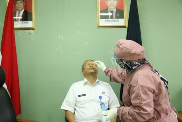 Cegah Penyebaran Covid-19 , BNNK Jakarta Timur Lakukan Swab Antigen Kepada Pegawai