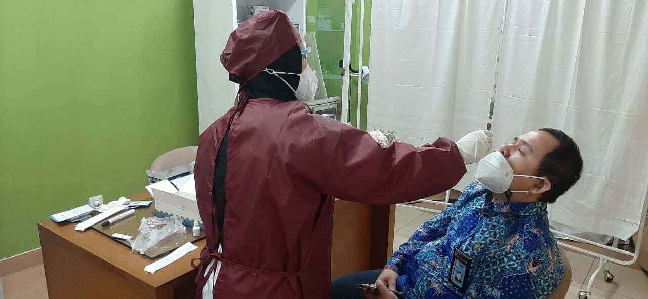 Cegah Penyebaran Covid-19 , BNNK Jakarta Timur Lakukan Swab Antigen Kepada Pegawai Cegah Penyebaran Covid-19 , BNNK Jakarta Timur Lakukan Swab Antigen Kepada Pegawai