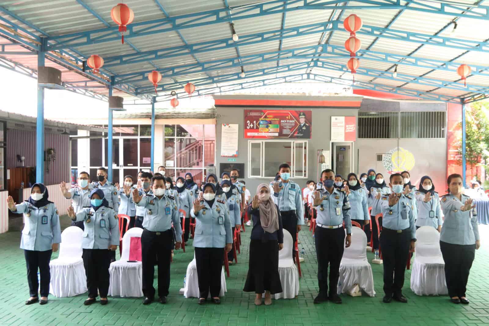 Penyuluhan Bahaya Narkoba Kepada Pegawai dan Warga Binaan Rutan Kelas 1 Pondok Bambu Penyuluhan Bahaya Narkoba Kepada Pegawai dan Warga Binaan Rutan Kelas 1 Pondok Bambu