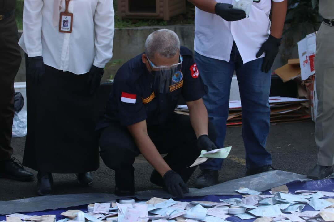 Kepala BNNK Jakarta Timur Hadiri Pemusnahan Barang Bukti Kejahatan di Kejaksaan Negeri Jakarta Timur Kepala BNNK Jakarta Timur Hadiri Pemusnahan Barang Bukti Kejahatan di Kejaksaan Negeri Jakarta Timur