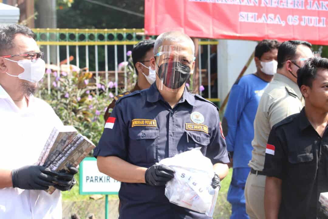 Kepala BNNK Jakarta Timur Hadiri Pemusnahan Barang Bukti Kejahatan di Kejaksaan Negeri Jakarta Timur Kepala BNNK Jakarta Timur Hadiri Pemusnahan Barang Bukti Kejahatan di Kejaksaan Negeri Jakarta Timur