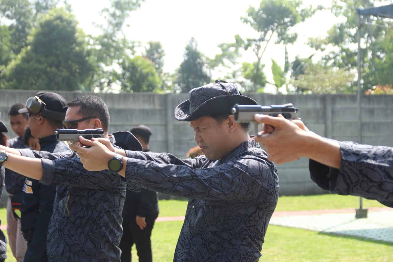 BNNP DKI Jakarta dan Jajaran BNNK Lakukan Latihan Teknis Menembak Di lapangan Tembak BNN RI Konsep Otomatis